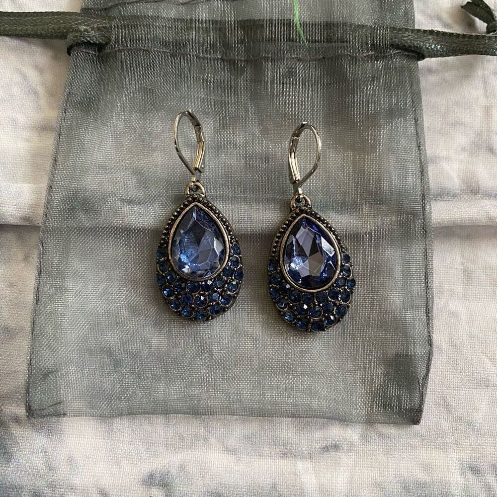Tear drop earrings w/blue rhinestones and lever back closure blue antique gold